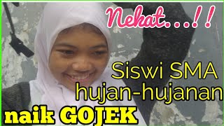 Siswi SMA nekad hujan-hujanan naik GOJEK