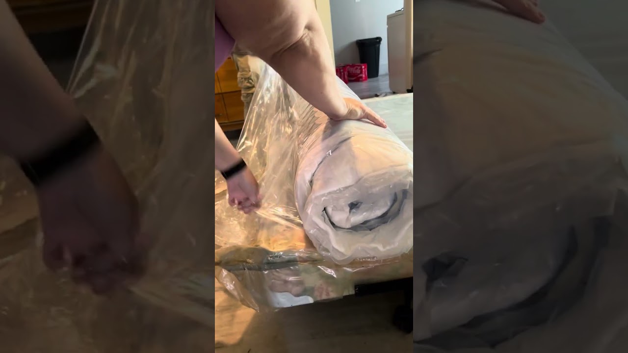 Opening a box mattress! My brother bought this for me when I moved. My sister and BIL opened it ￼￼