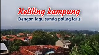 Keliling kampung melihat kegiatan warganya yang ramah di temani tembang sunda lawas