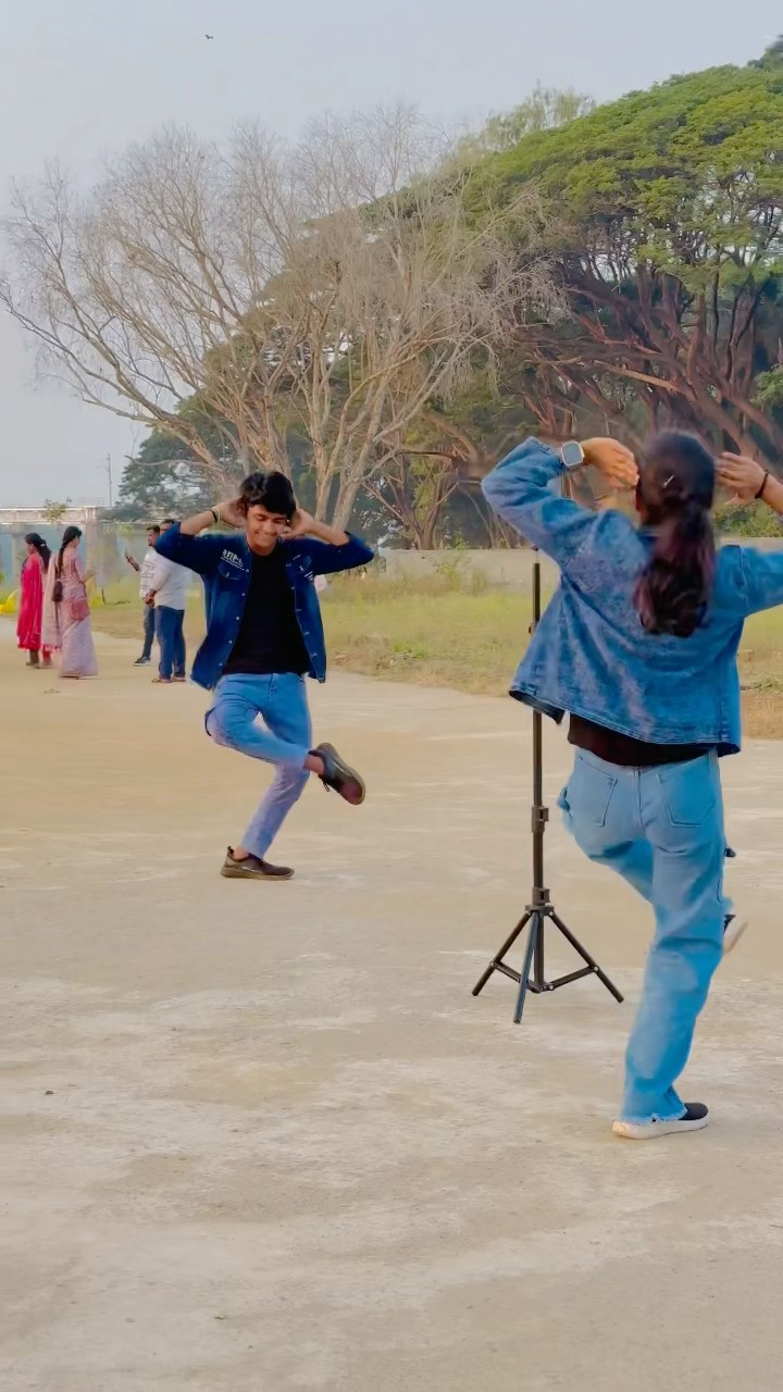 One more tym bcz i love this dance ?❤️?? @Nishadancingqueen #trending #dance #dancerchallenge