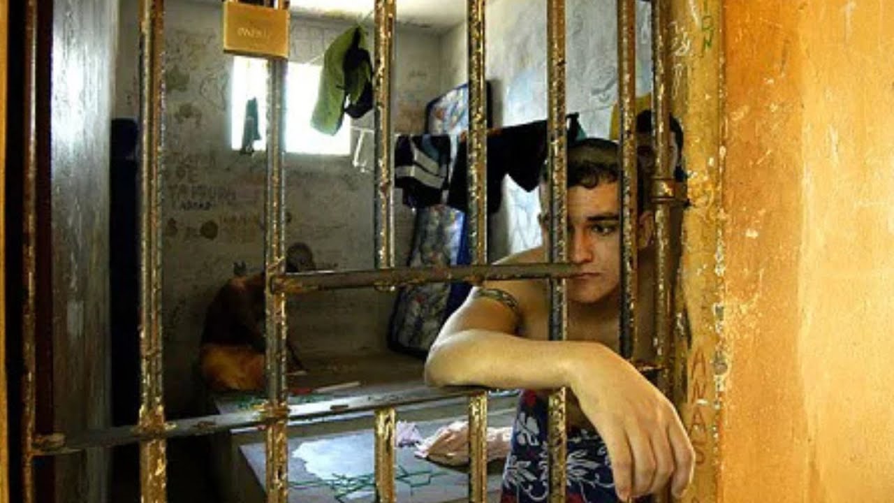 Резня в тюрьме Карандиру