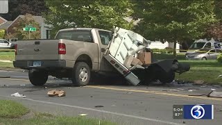 VIDEO: Two killed in crash involving mail truck on CT/MA border