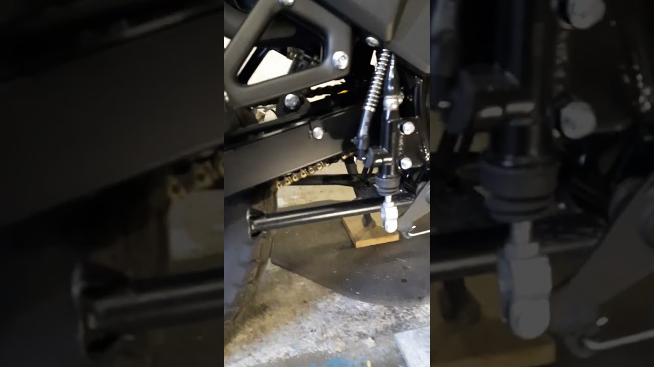 ATAKI CARRA 300 центральная подножка.