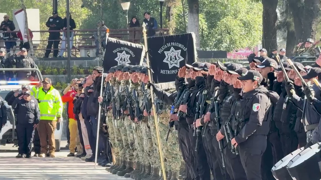 Azucena Cisneros respalda a la presidenta Claudia Sheinbaum en el Día de la Bandera