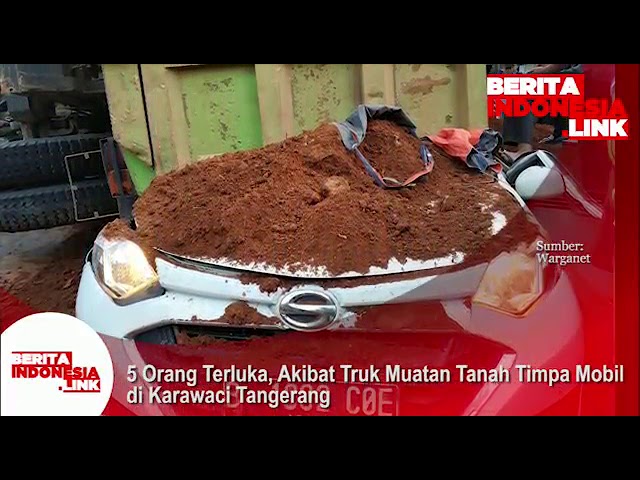 Satu mobil tertimpa Truck bermuatan tanah di Karawaci Tangerang, 1 Agustus 2019