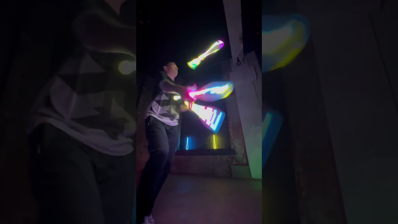 🤹‍♀️Juggling LED clubs