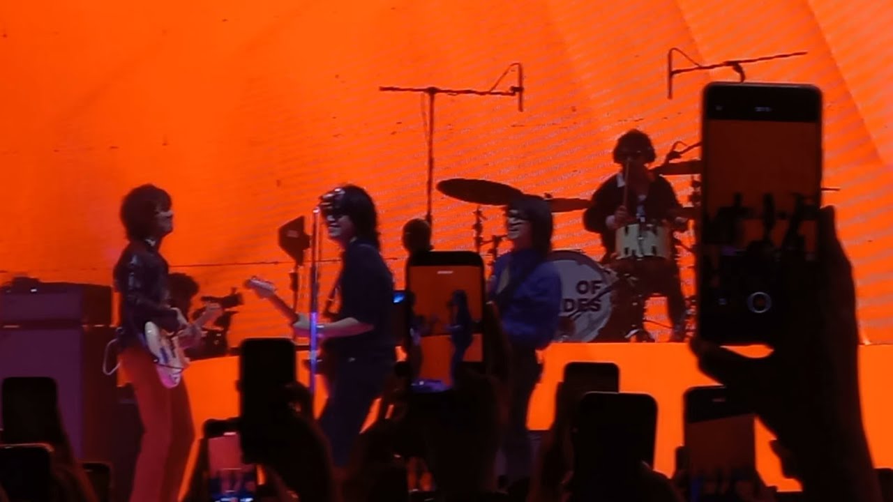 Hey Barbara ♠️ (clip 2)  | IV Of Spades 🕺🏻 Live @ MOA Arena 12•12•25