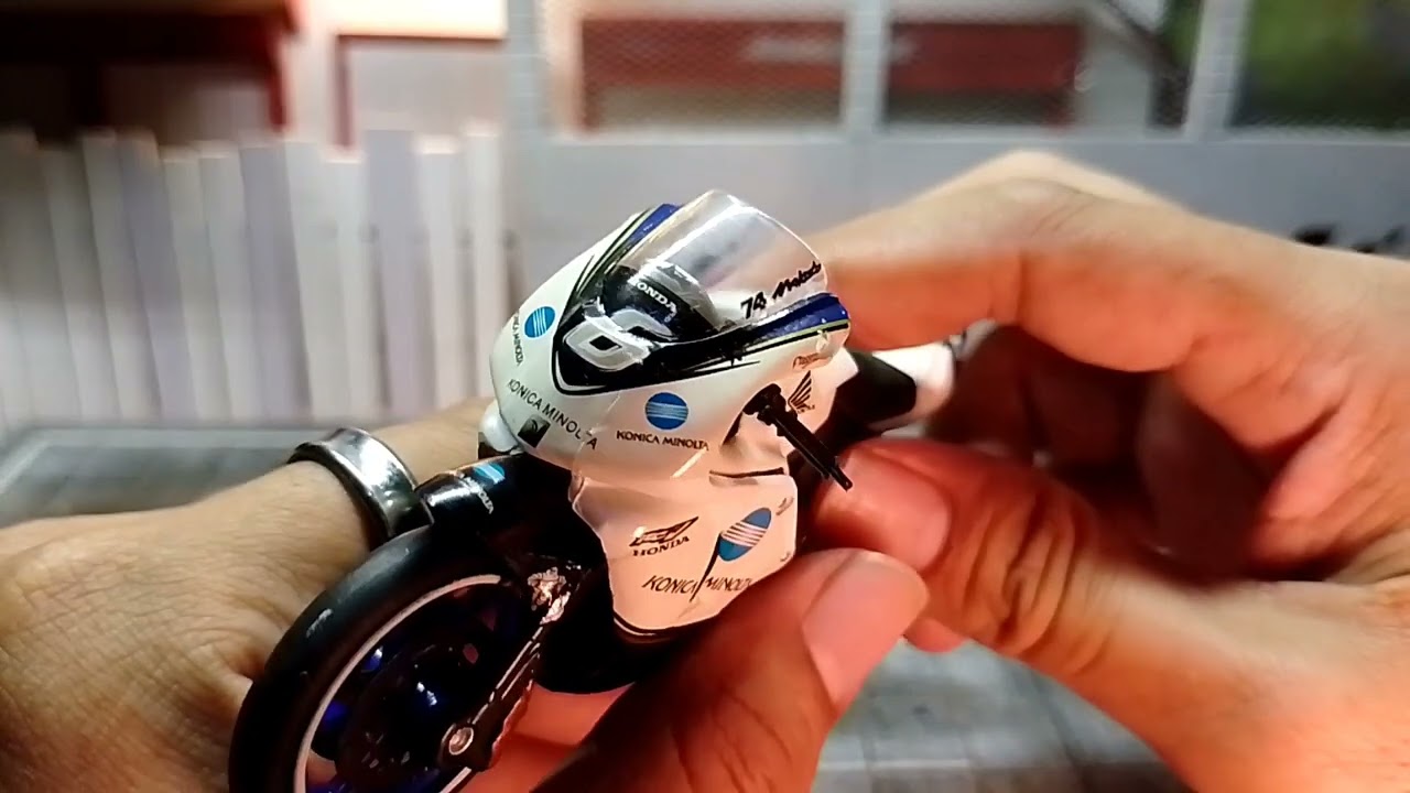 Honda RC211V GP 2005 - Makoto Tamada | Diecast motoGP by Saico
