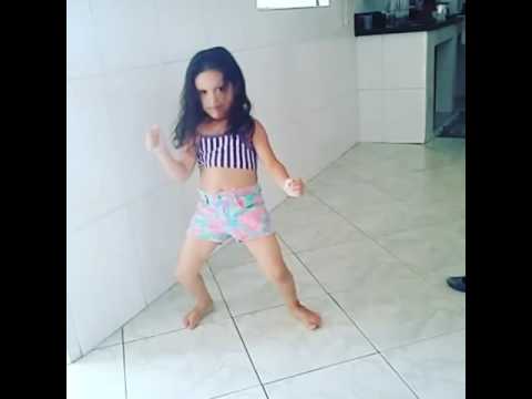menina dançando - YouTube