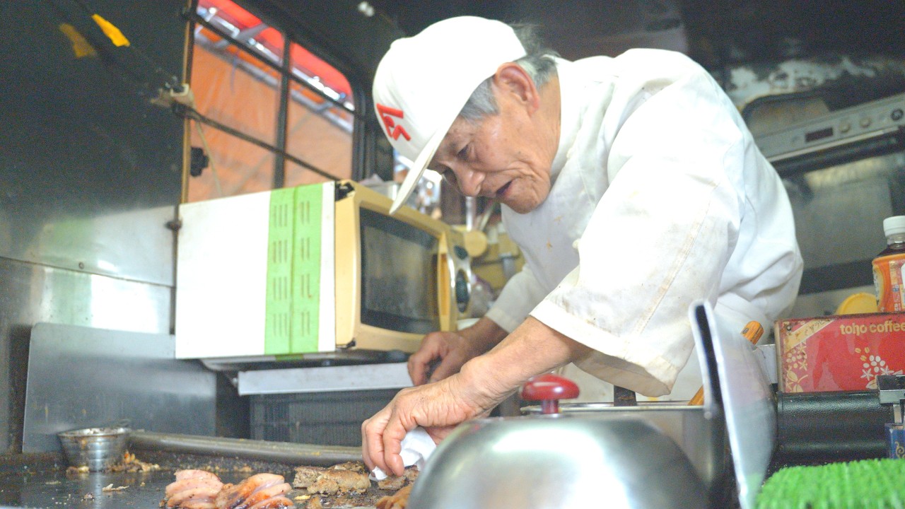 The story of a kind-hearted grandpa who made hot dogs for 50 years