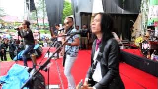 Manggung di Lampung Barat, Slank Dapat Topeng