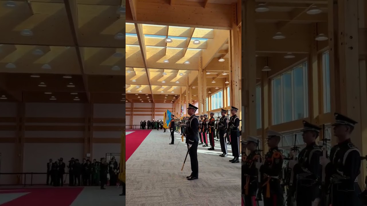The National Anthem plays for President Trump’s arrival in South Korea 🇺🇸🇰🇷