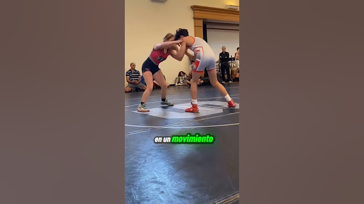 Un Extraño Combate Entre Una Mujer Y Un Hombre.