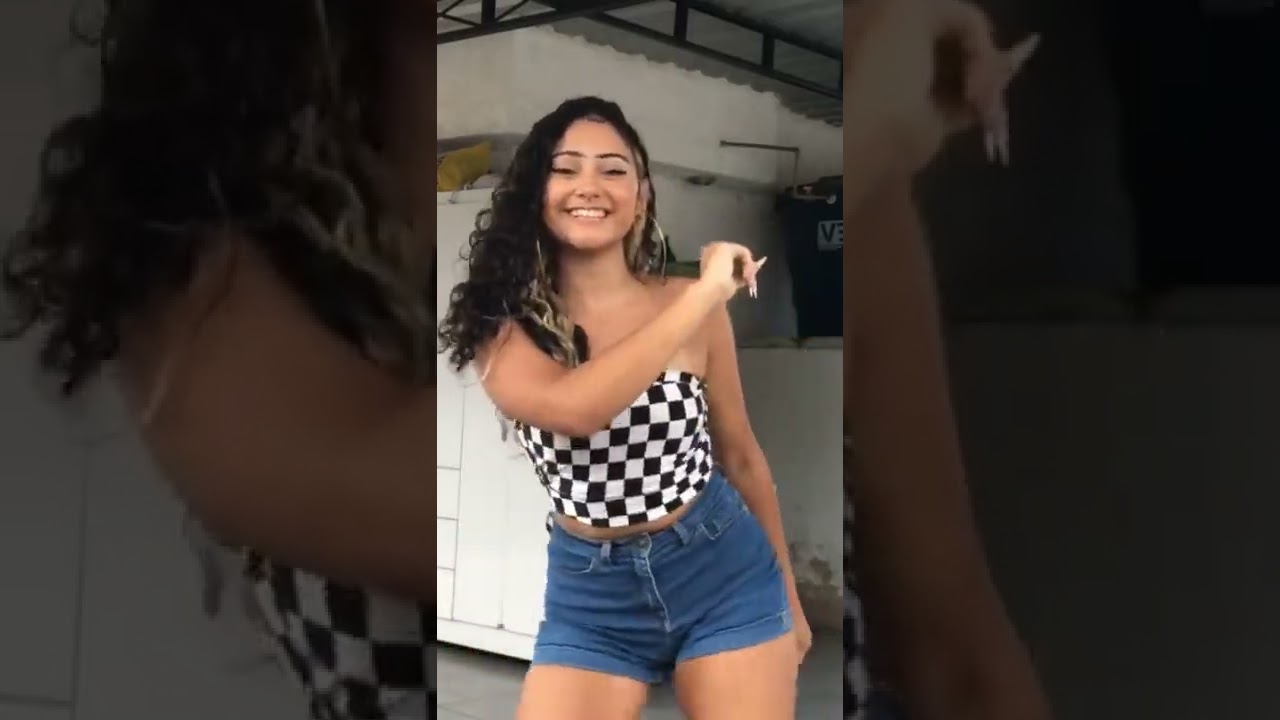 Julia Bau lançou a braba hahahah Dc nova 2022