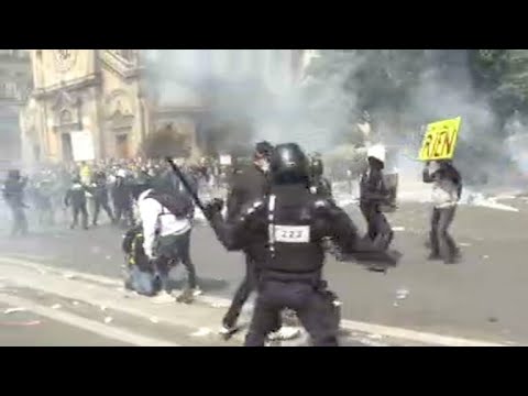 Miles marchan entre incidentes en París en desfile del 1 de mayo mundo build