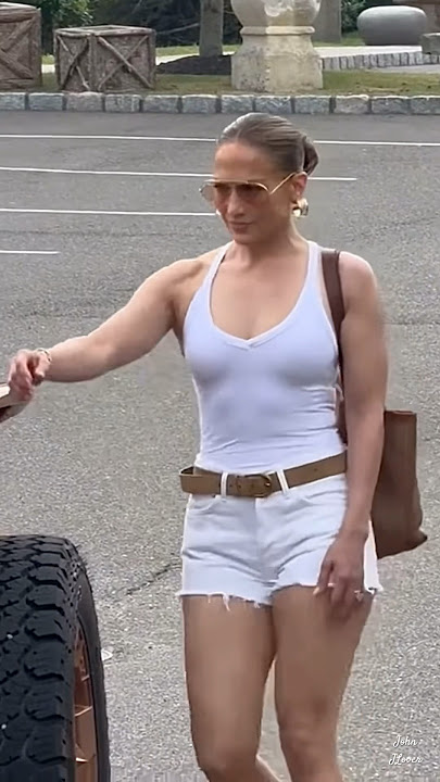 Jennifer Lopez Takes Selfies With Fans #JLo #Shorts
