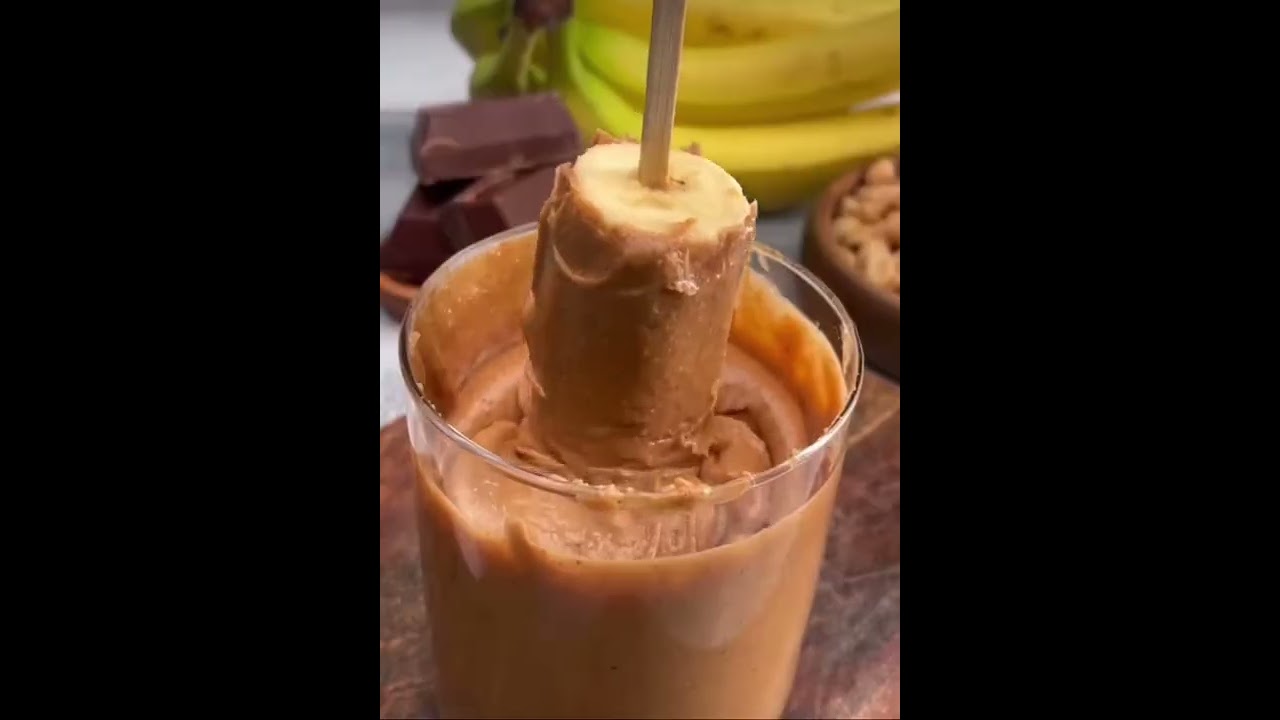 How to make beautiful and healthy frozen snickers banana ice pops with peanutbutter   Enjoy😋