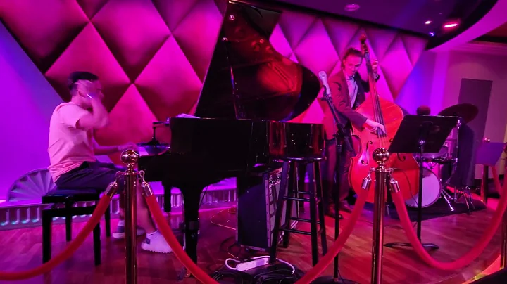 Lawrence Levin playing on the Oasis of the Seas.