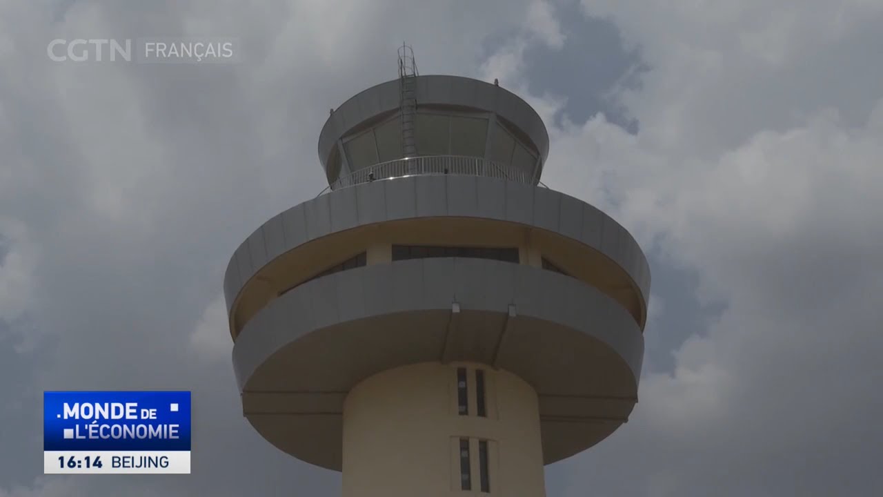 À Bangui, livraison d'une tour de contrôle construite par une entreprise chinoise