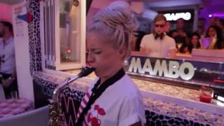 Download Lagu Laura Lovely wymiata na saksofonie MP3