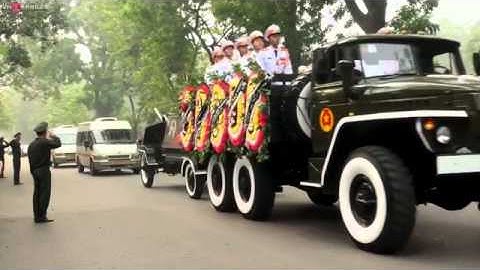 Người dân quỳ gối, khóc tiễn biệt đại tướng huyền thoại Võ Nguyên Giáp