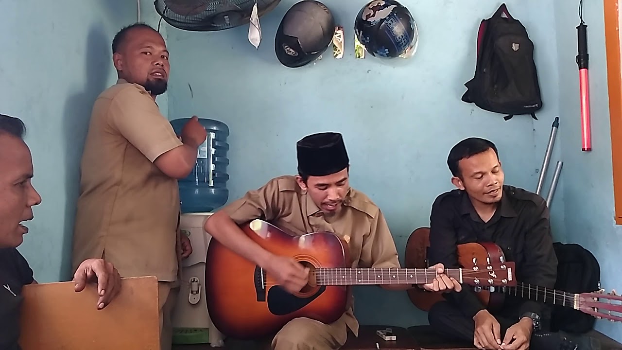 Cover lagu dandut plesetan honorer