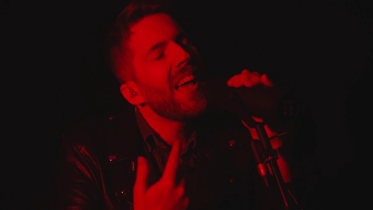 Mike Dignam - Victoria (Live Video) auf YouTube ansehen Mike Dignam - Victoria (Live Video) auf YouTube ansehen