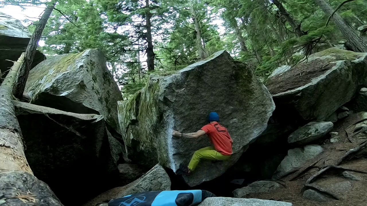 The Golden Bowl Stand v4 Squamish Bouldering YouTube