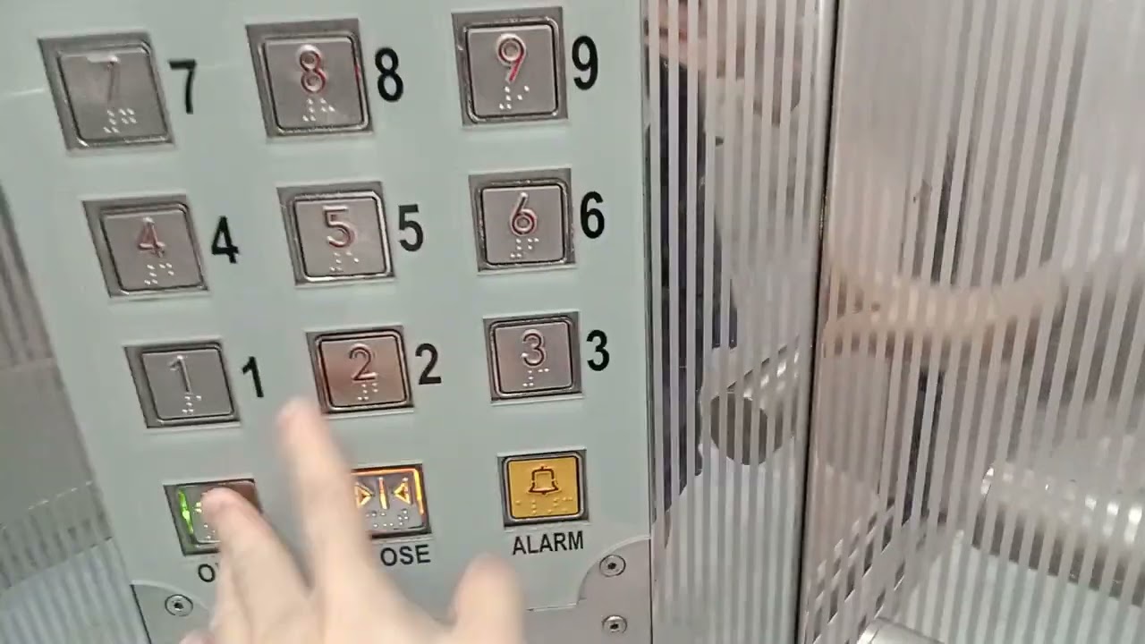 Block 489 Admiralty Link HDB (Sembawang)– 2009 LUP Huasheng Fujitec HDB Elevators