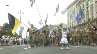 Родичі загиблих Героїв, ветерани, небайдужі українці: як пройшов Марш захисників до Дня Незалежності
