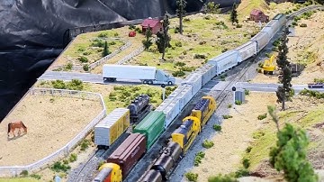 Tehachapi loop, Caliente, Cable, Monolith and Nowhere on 4HCDs in N scale