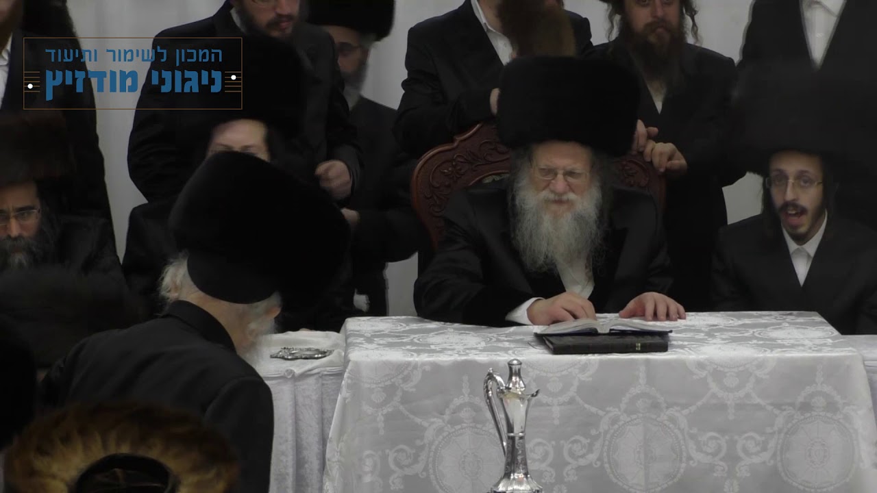 מודז'יץ - הרה"ח ר' יצחק (איצ'ה) ליפא פישביין ז"ל משמח במודז'יץ בפעם האחרונה