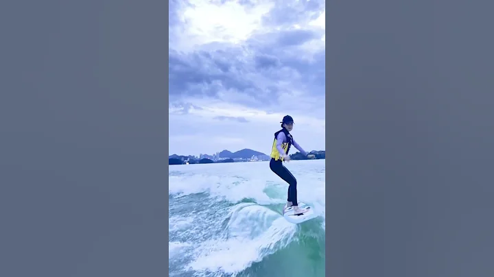 衝浪的Angelababy太帥了！#奔跑吧 - 天天要聞