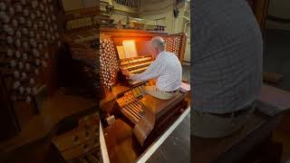 Famous Ron Pearson at Woolsey Hall EM Skinner. "How Great Thou Art" Profile