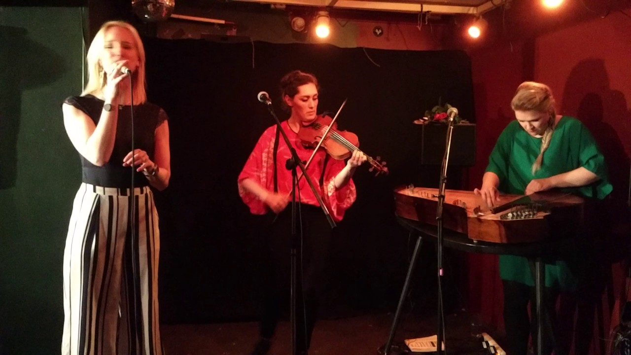 8. Maija Kauhanen, Anna Wikenius and Anna Rubinsztein from Folk'Avant playing kantele and violin.