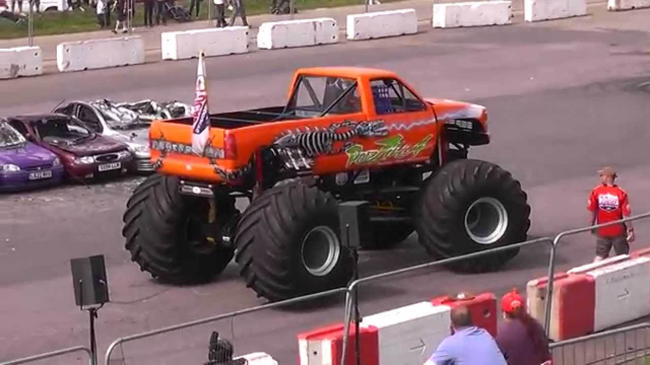 Santapod 'Classic Ford Show 2014' Podzilla Monster Truck warm up 9/10