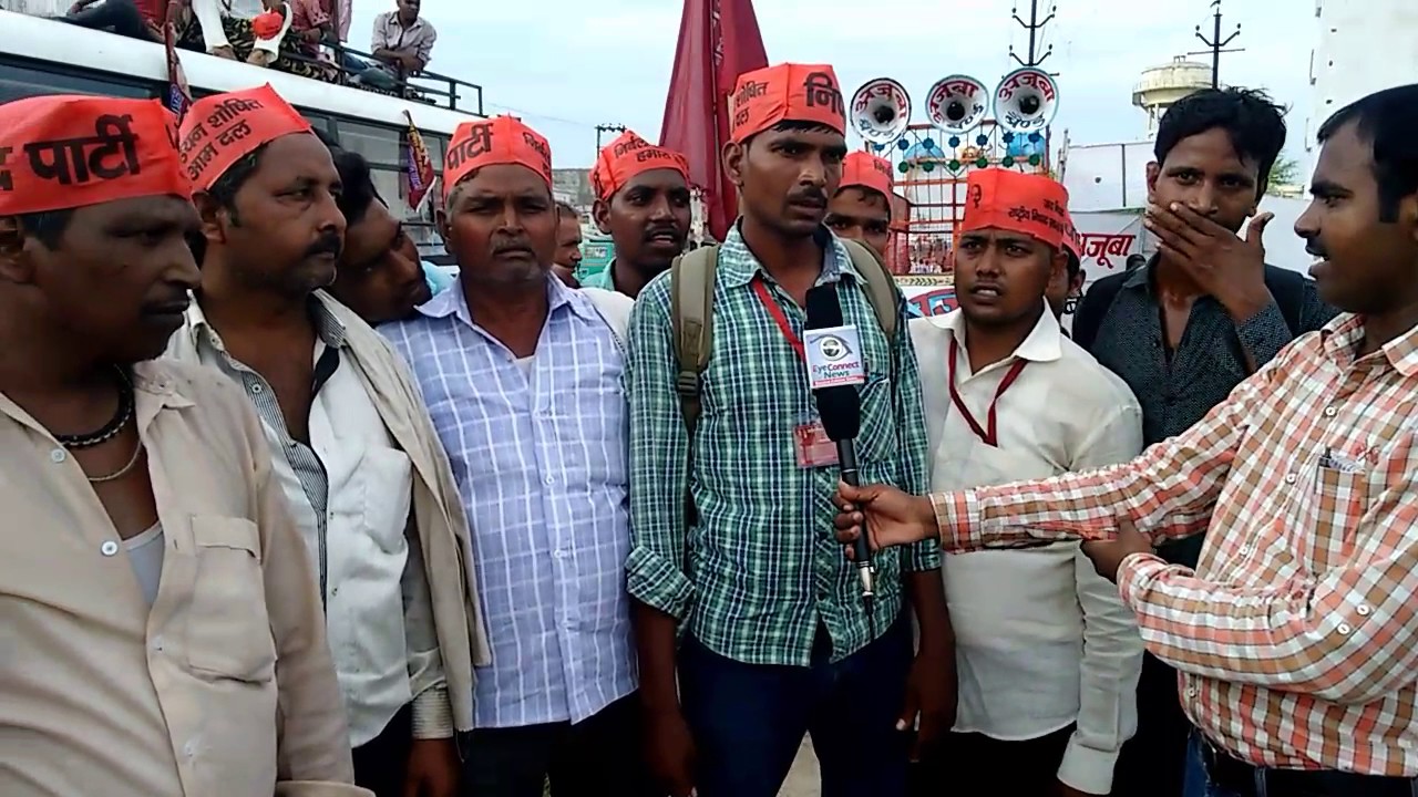 Nishad samaj ke jujharu nayak harakhpur shikarara nivasi mahendra nishad ki yede shradhanjali ke li