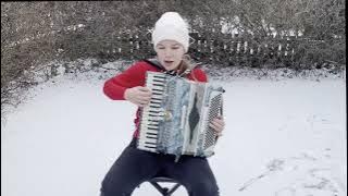 Lucka 2 🎁 kalender 2023” Morsgrisar är vi allihopa 🪗 dragspels cover Amanda