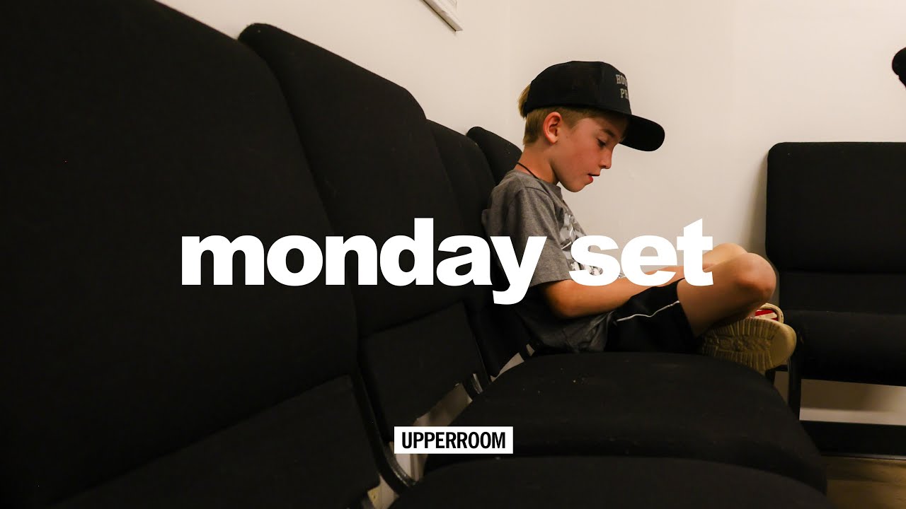 UPPERROOM Monday Set