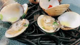 🍷🥰Espaguetis nero vongole con vino rosado 🍷🥰