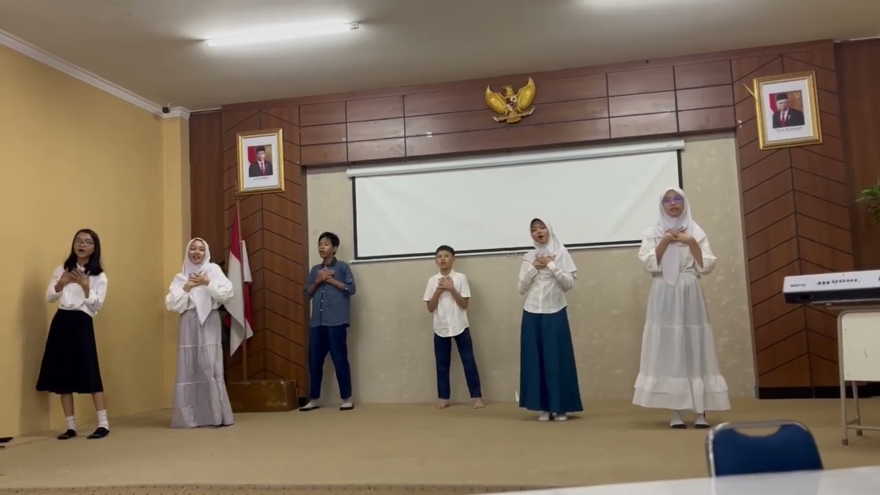 Penampilan Praktek Seni Budaya kelompok Chitato 9H