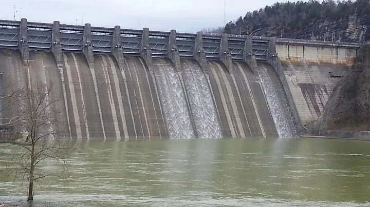 2018-03-25 Wolf Creek Dam releasing flood gate water