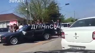 «Танцующая свадьба» устроила пробку в Сочи. Новости Эфкате «Танцующая свадьба» устроила пробку в Сочи. Новости Эфкате