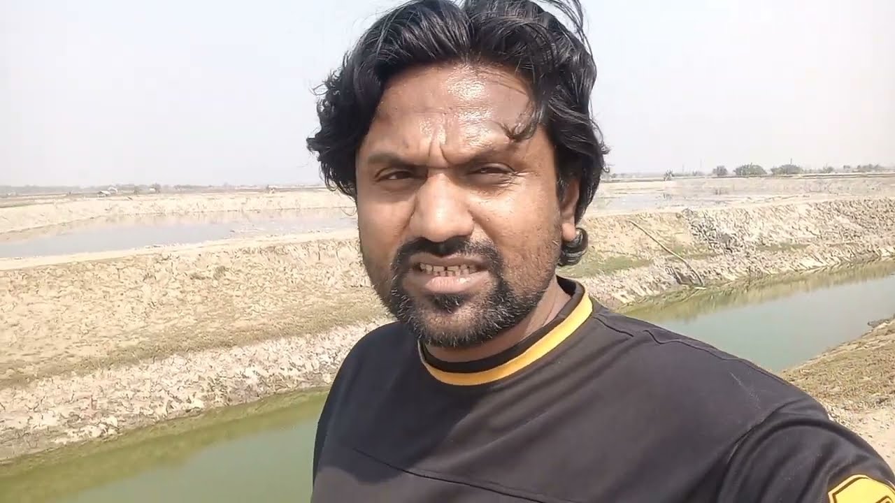 আমি এখন আছি দক্ষিণবঙ্গের সাতক্ষীরা জেলার হরিণখোলা গ্রামের রাস্তায়।