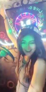 Setatus WA DJ cantik Roselia mantull