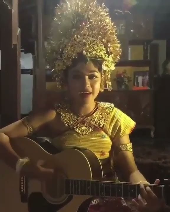 cewek cantik mainkan gitar.     #themusicsloww #storywa