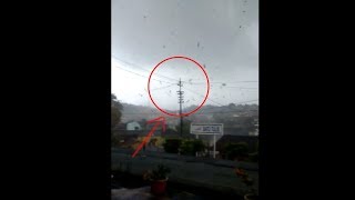 (6/12/2018) - kejadian angin puting beliung di kawasan batu tulis dan
cipaku, bogor, 6 desember 2018, puku 16:12 sore tadi, telah
menumbangkan banyak pohon menewaskan korban 1 orang berjenis ...