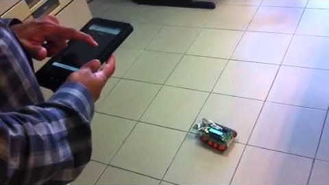 Android Basic Gestures of Swipe to Control a 8051 Robot