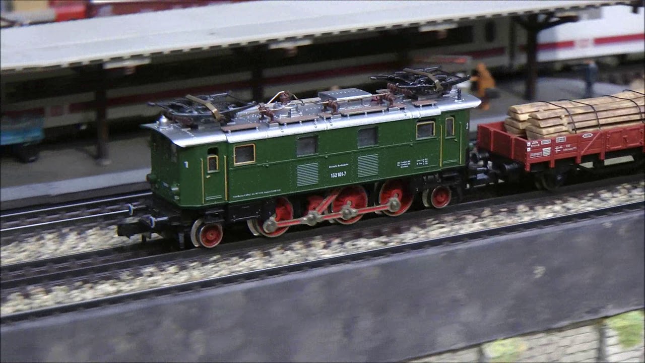 Spur N, Fleischmann 7369, BR132, analog