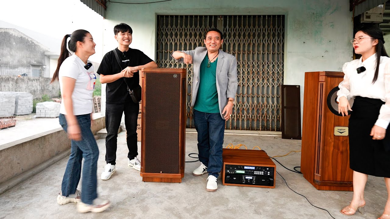 Nghệ sĩ Chiến Thắng cùng LKX giao loa 9930 PRO về Tứ Kỳ, Hải Dương